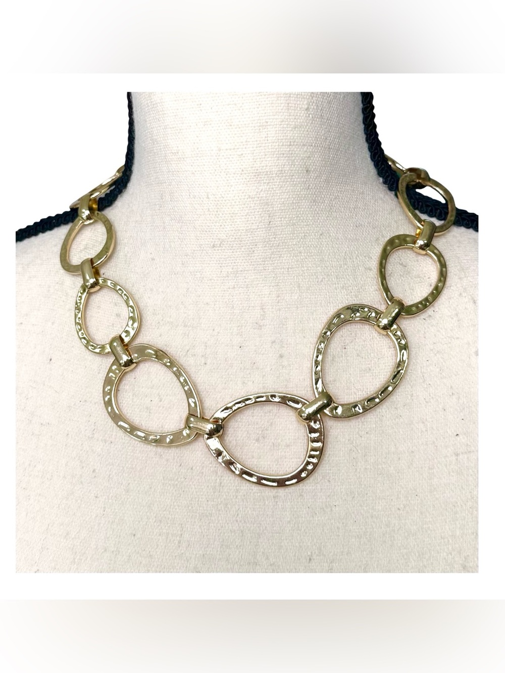 💛 Large Link Gold Tone Statement Necklace